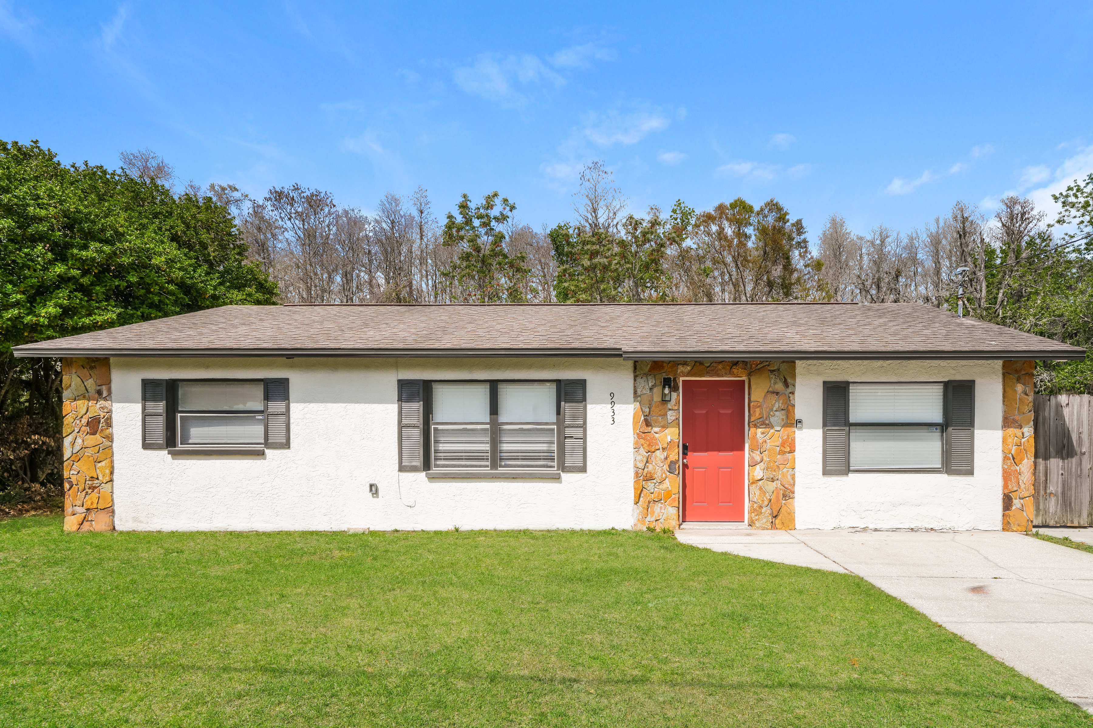 9933 LAKE DR NEW PORT RICHEY, FL 34654